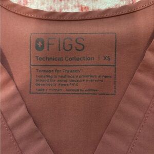 FIGS V-Neck Scrub Top in Dusty Rose